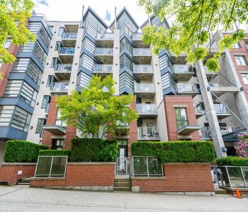 MLS# R2888326